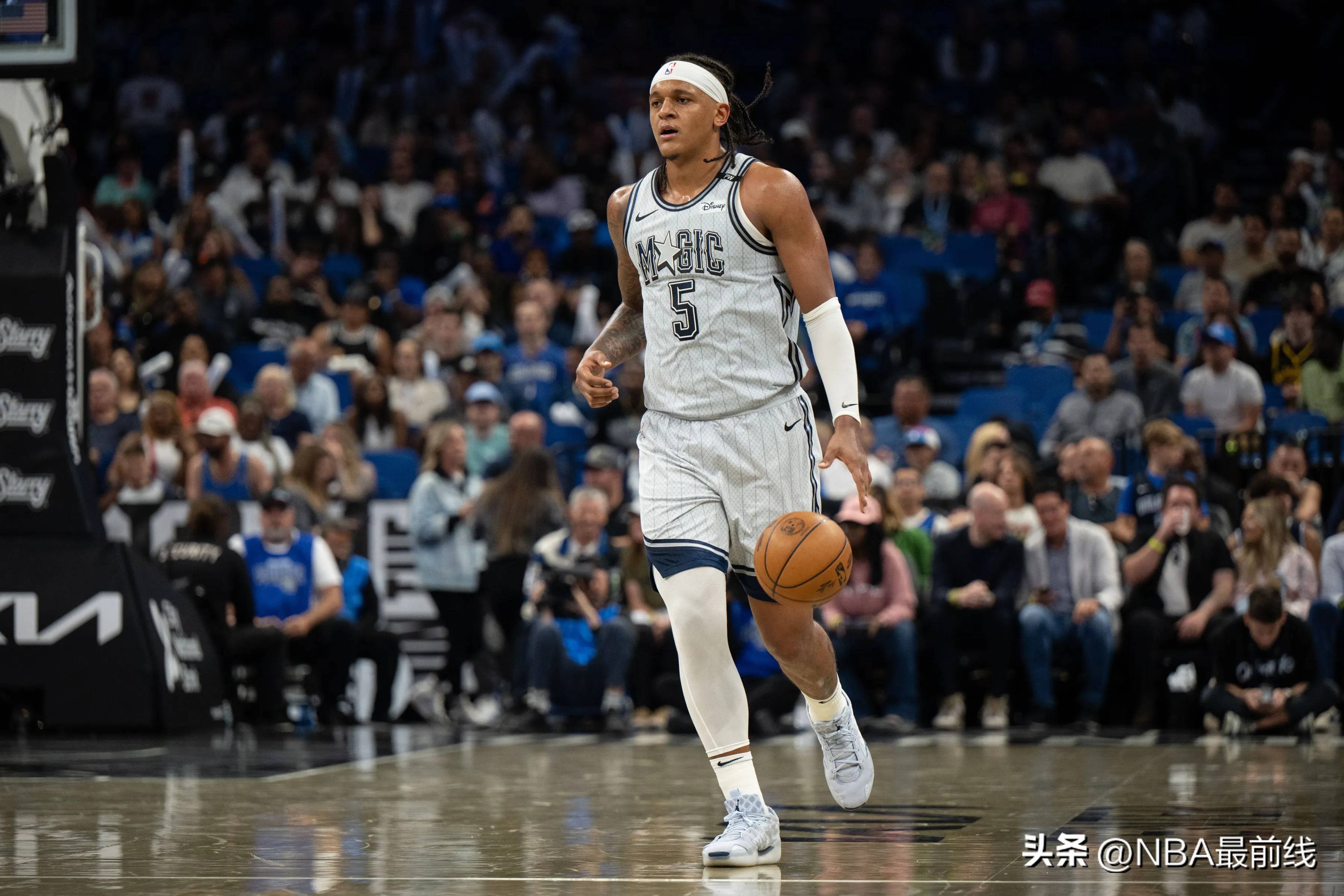 亚历山大生涯前两场总决赛合砍72分创NBA新纪录(亚历山大篮球新秀)