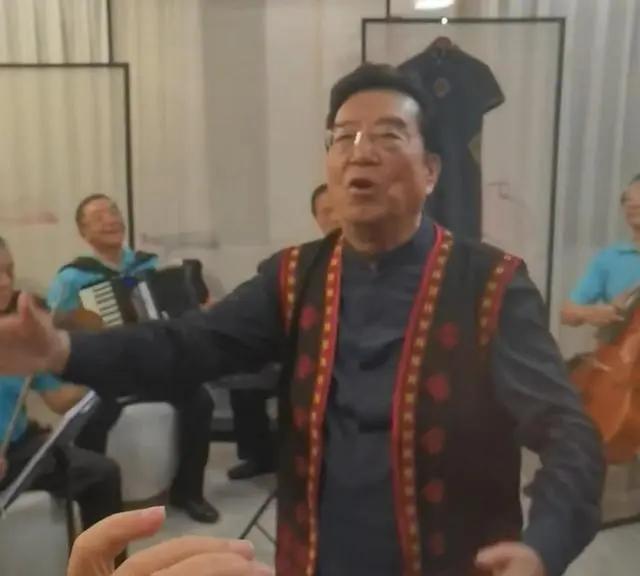 包含凯尔特人队内部传言频传，管理层遭质疑的词条