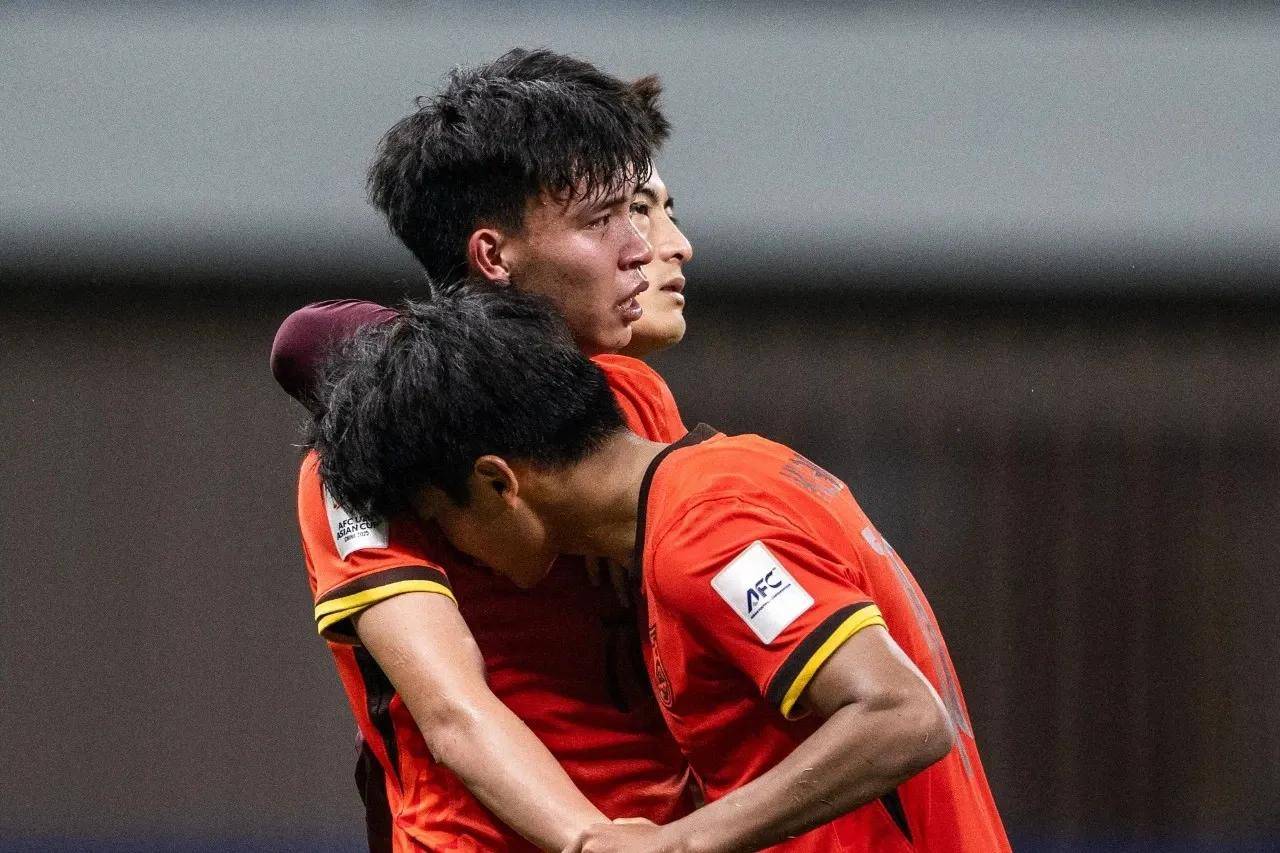 爱体育全站-关于东亚杯-朱辰杰冒顶送礼国足首战0-3韩国的信息