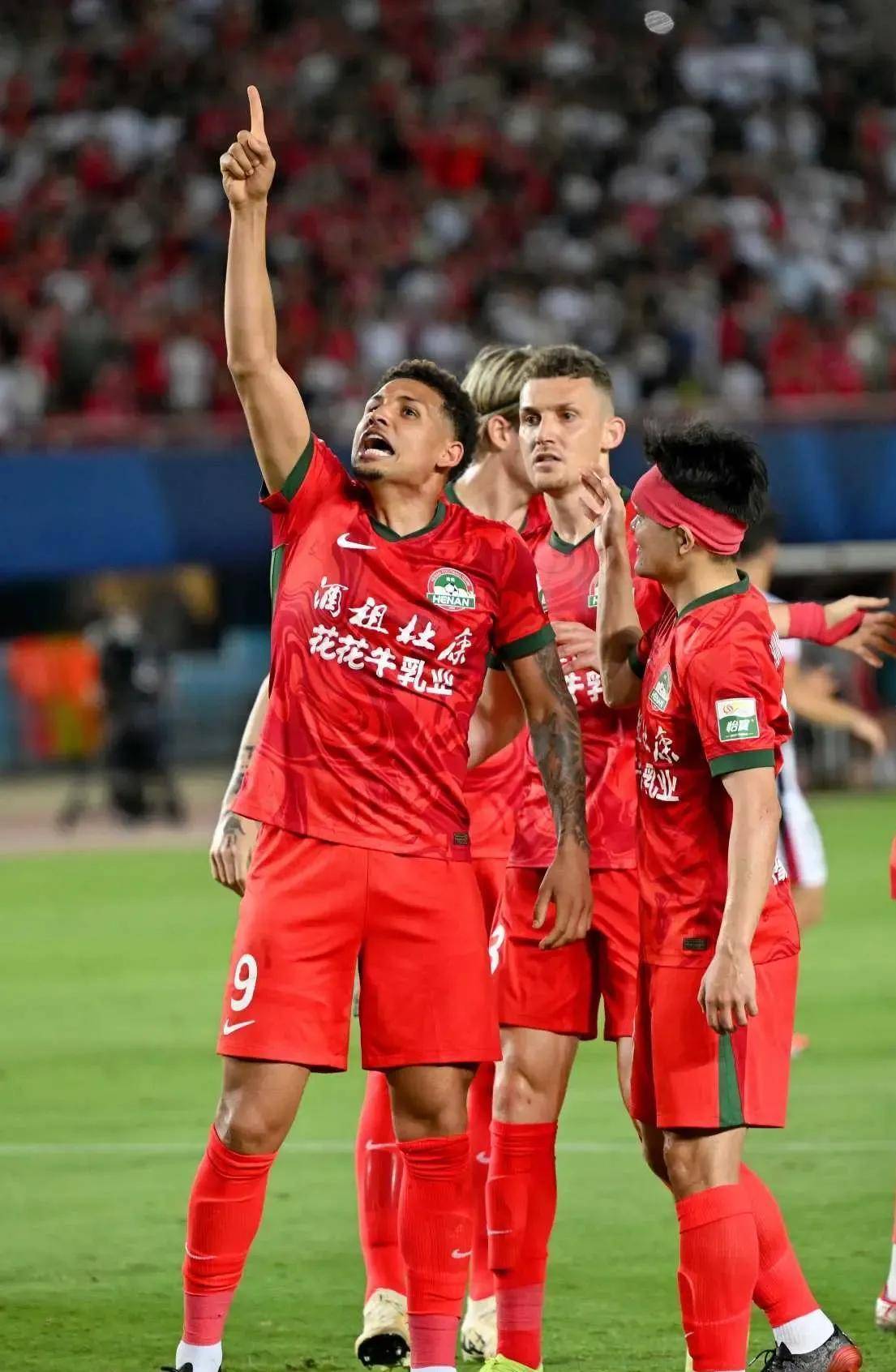 关于中超-何超乌龙送礼恩里克中点玉昆2-1逆转河南的信息