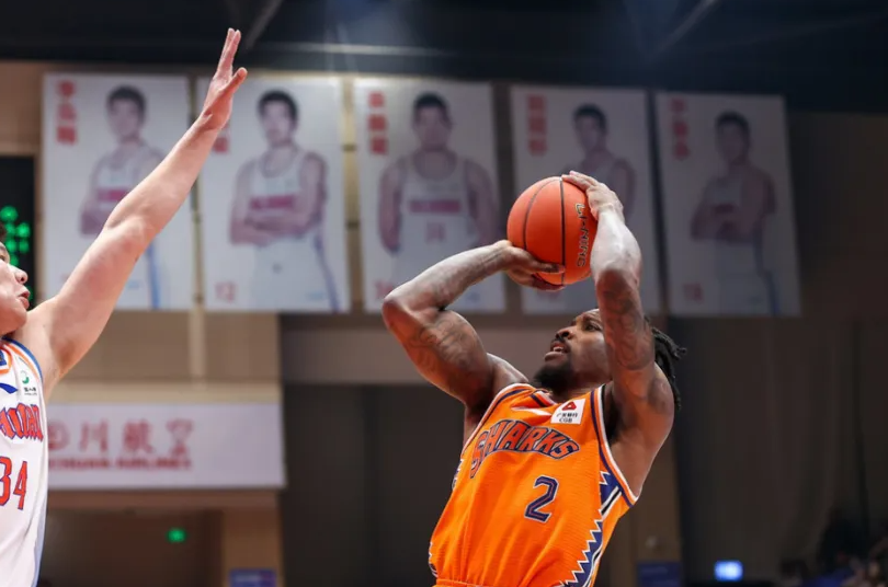 林崴17分郭昊文13+6+7同曦力克青岛止连败