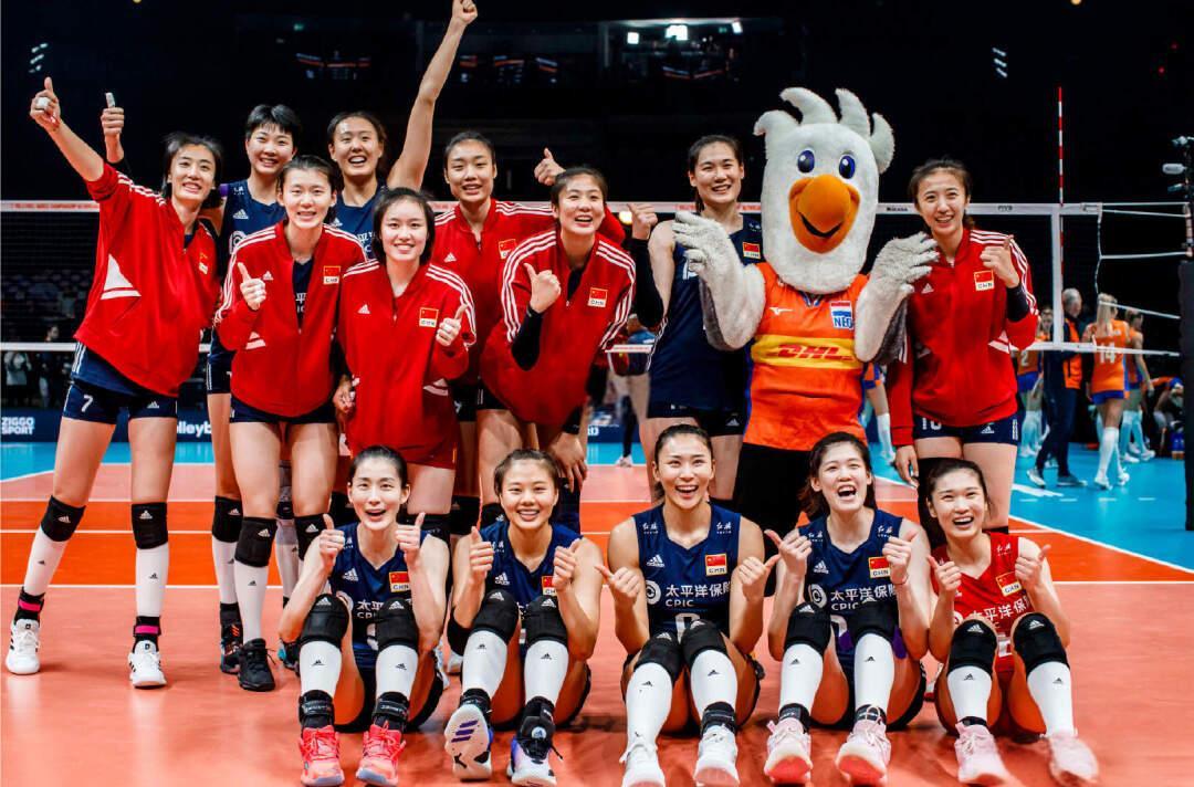 爱体育官网-惊天大逆转！世联赛-中国女排3-2美国队