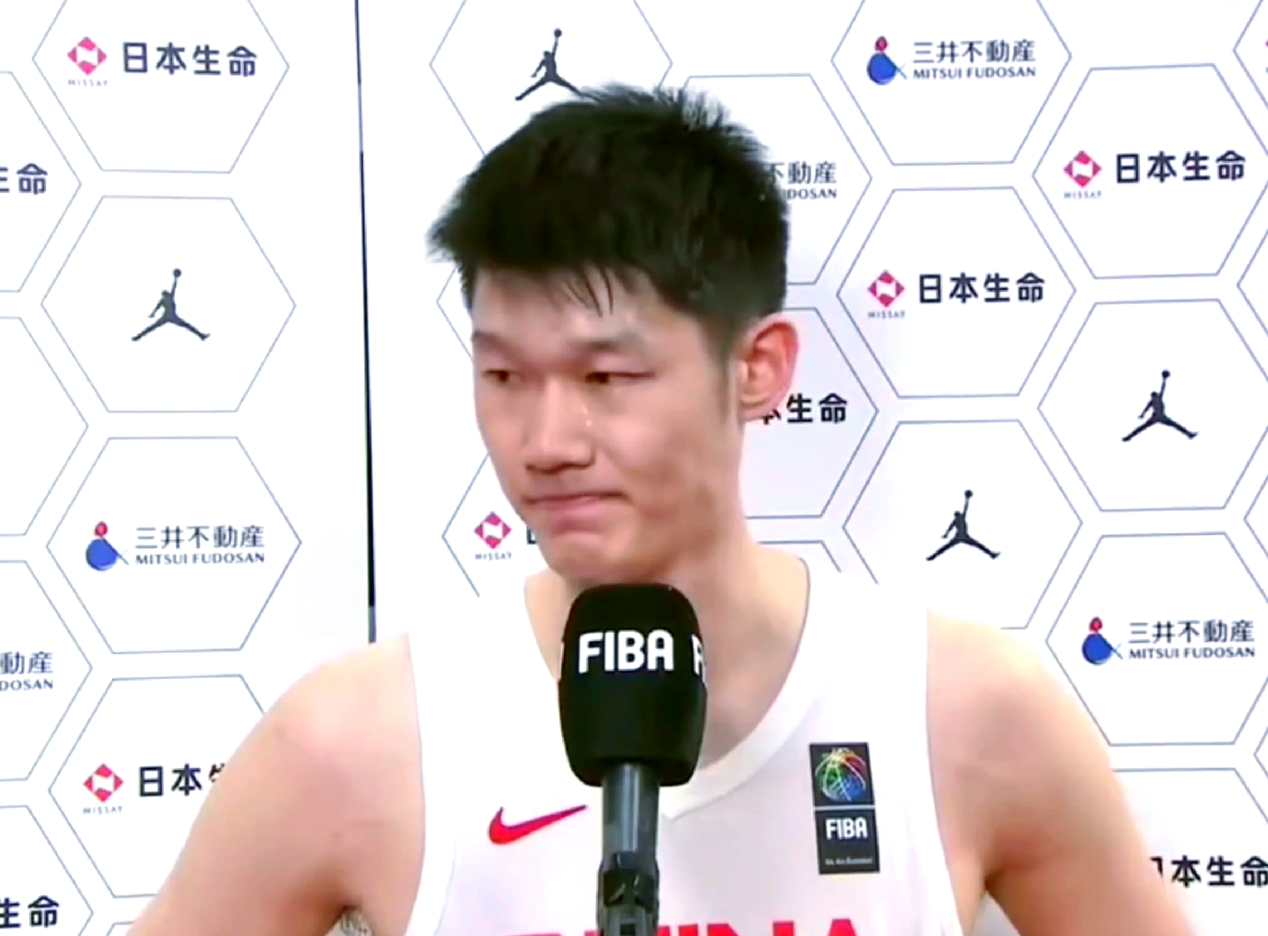 爱体育官网-朱俊龙社媒晒照：全力备战中，中国男篮加油