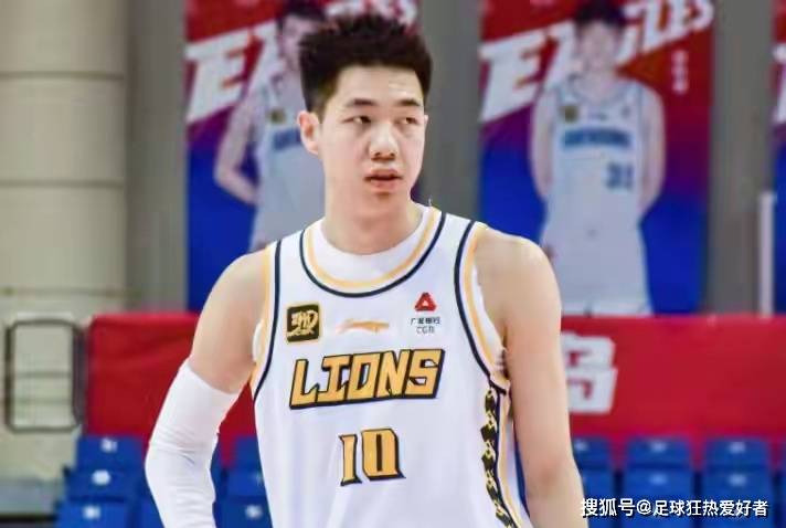 朱俊龙社媒晒照：全力备战中，中国男篮加油