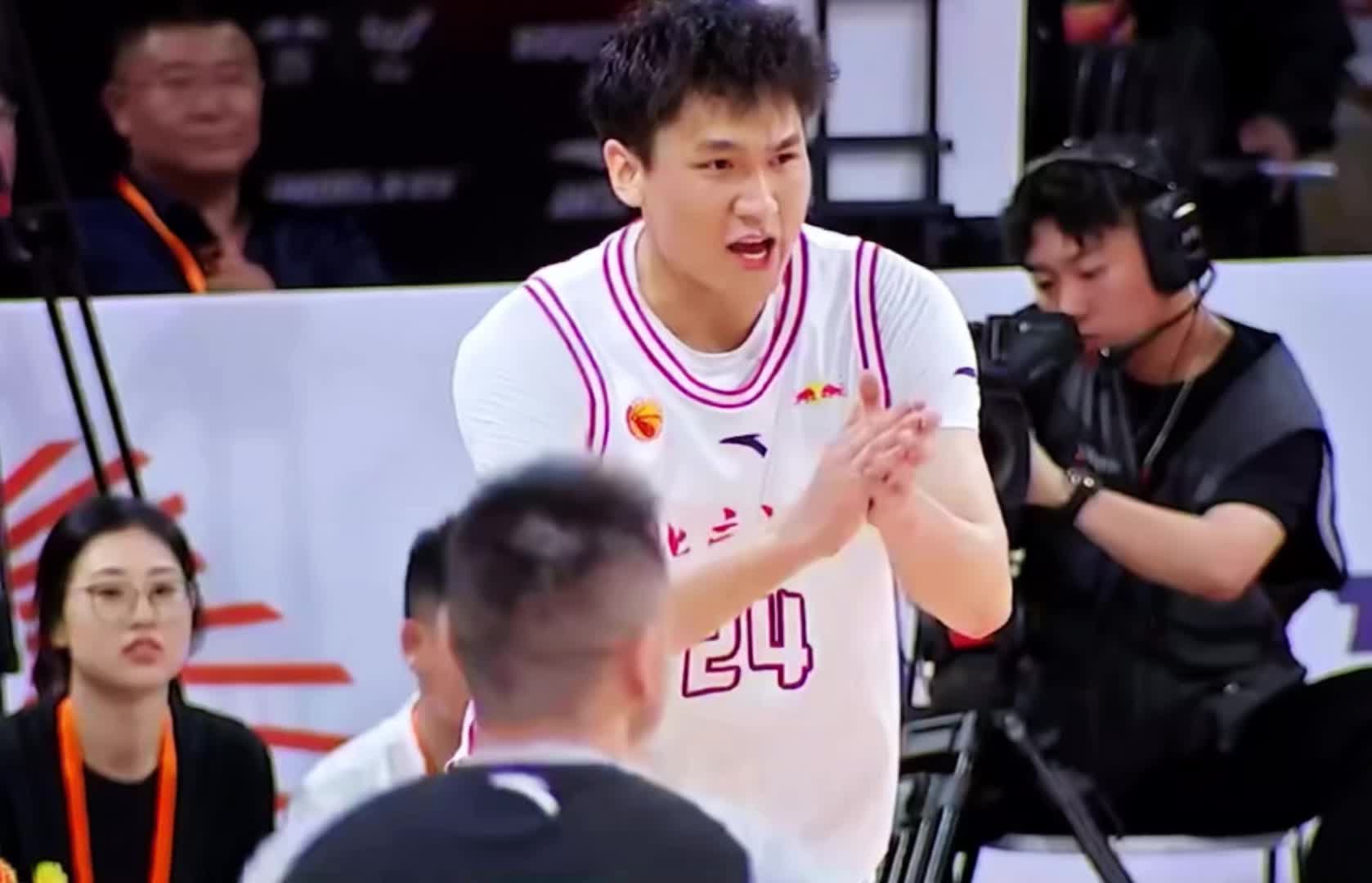 包含北大胜华侨第五次夺CUBAL冠军管子煜总决赛MVP的词条