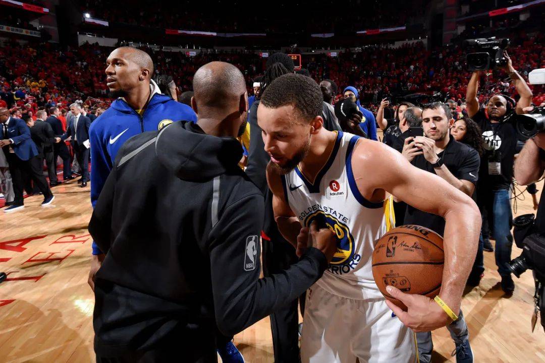 NBA-最后一舞!保罗一年360万美元重回快船的简单介绍