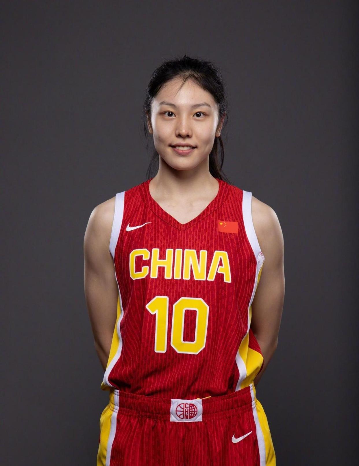 关于中国女篮平均年龄25.4岁选材着眼于洛杉矶奥运会FIBA发布中国女篮写真张子宇韩旭搞怪的信息