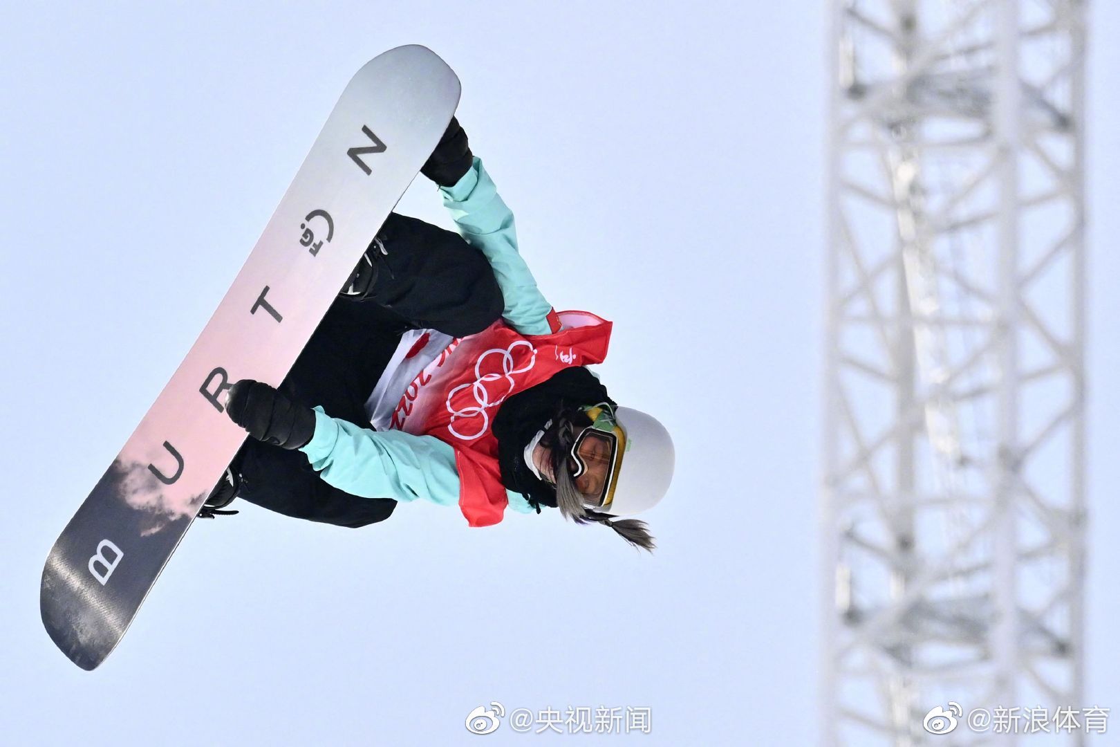 爱体育全站-瑞士滑雪名将再次登顶，称霸奥运场
