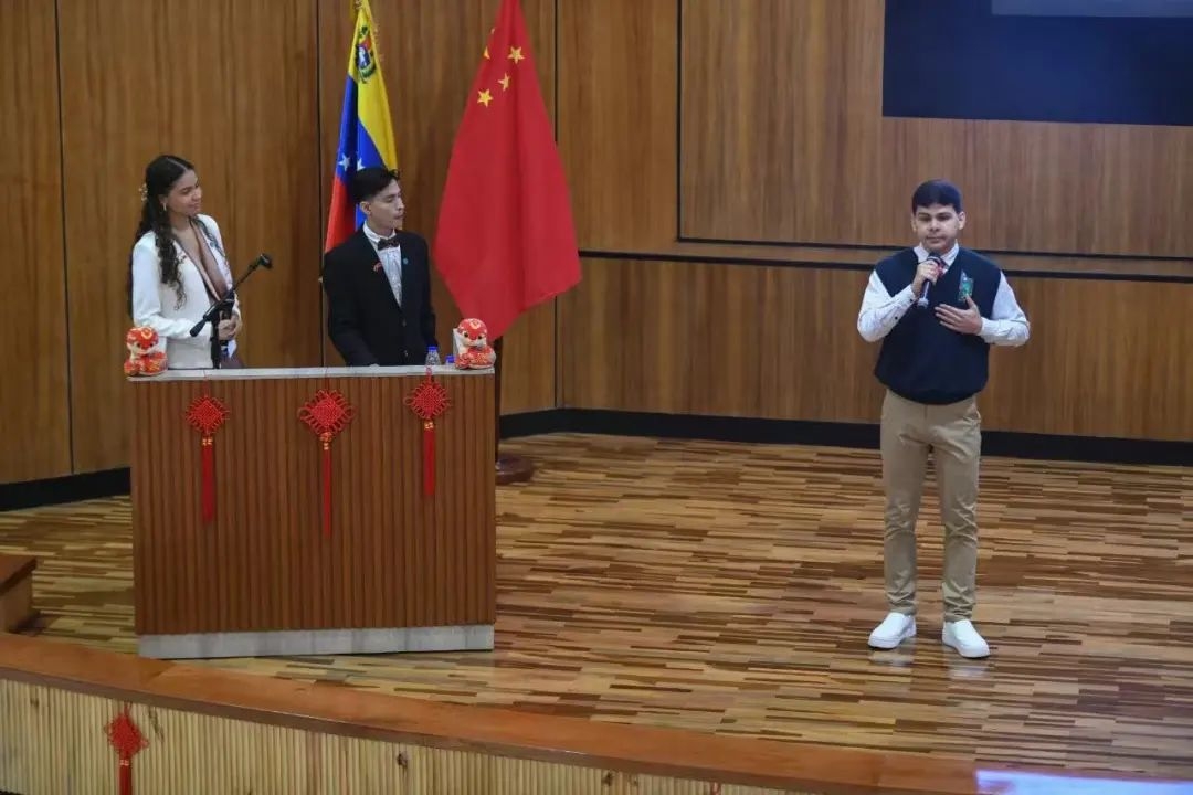 爱体育入口-委内瑞拉射箭选手喜迎佳绩，获得胜利的简单介绍