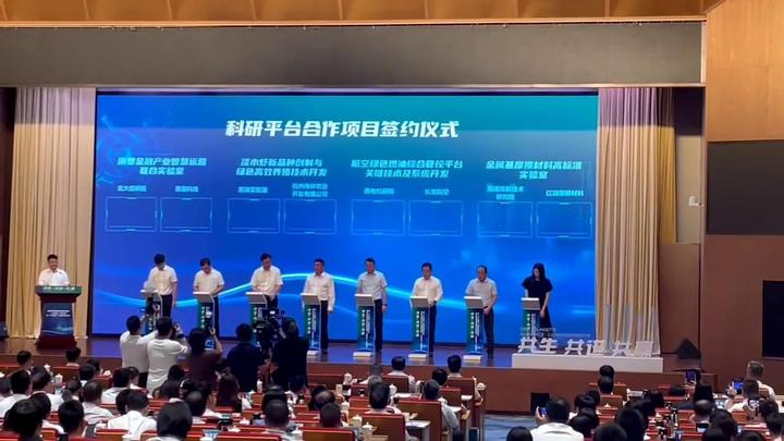 战术调整取得成效，球员合作更加默契斗志昂扬的简单介绍